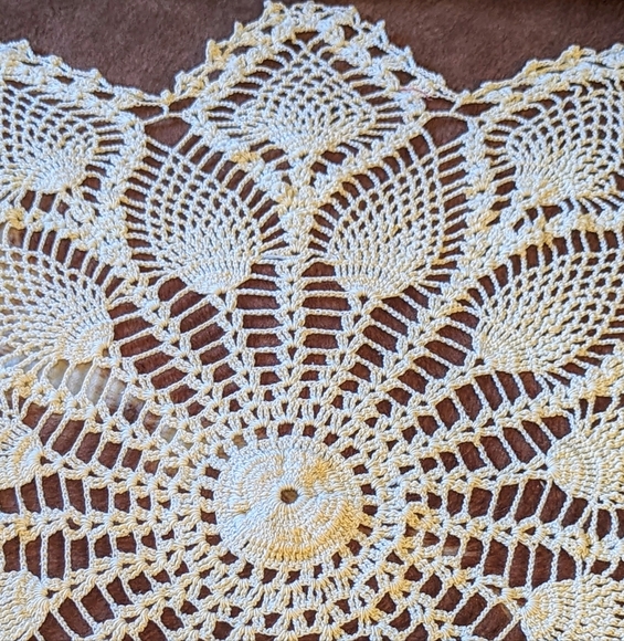 Antique Crochet Pineapple Design Table Topper - Picture 6 of 11